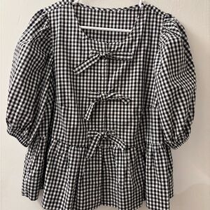 Old Navy Black and White Checkered Blouse never worn.